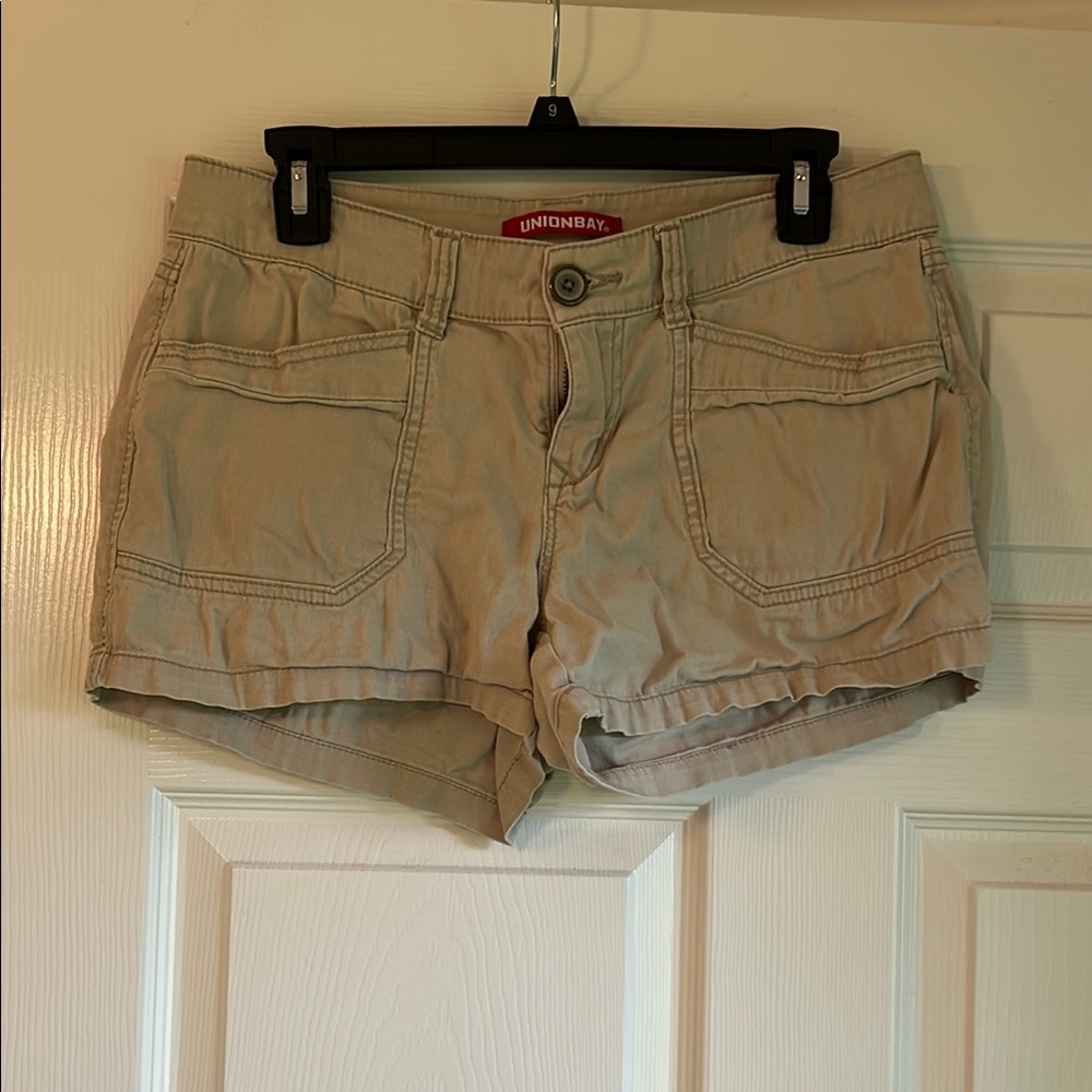 UNIONBAY Tan Cargo Shorts Lightweight Summer Style
